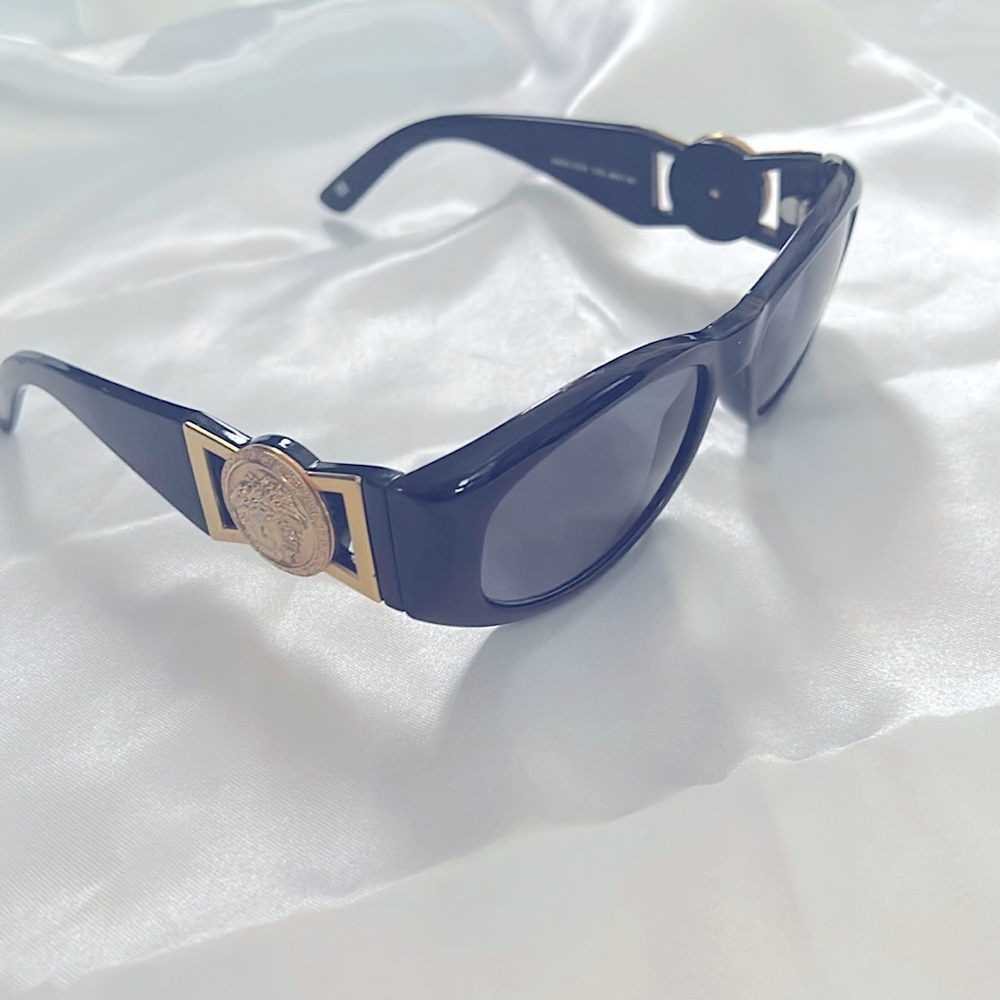 Gianni Versace Golden Medusa Sunglasses COL 852 Black Vintage PreOwned